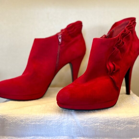Impo Red Ruffled Heels - Picture 9 of 9